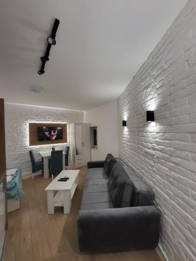Harmony Suites Sajmiste Esterno foto